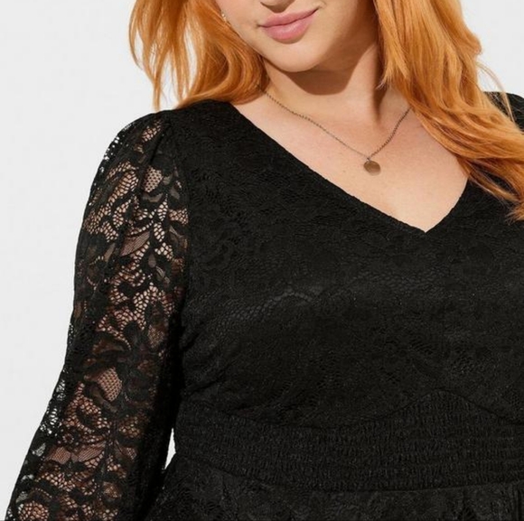 Torrid Size 0 Stretch Lace V-Neck Smocked Waist Long Sleeve Babydoll Top - Picture 3 of 5